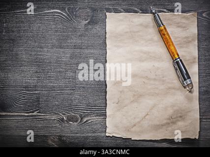 Vintage sheet of paper fountain pen on wooden board copy space Stock Photo