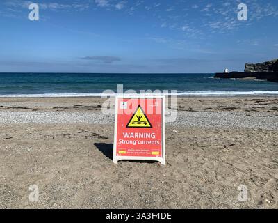Strong Current warning sign on Portreath beach in Cornwall Stock Photo