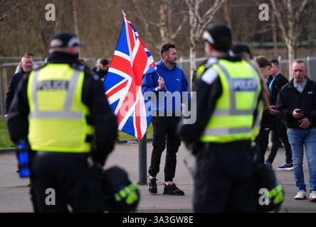 Rangers fans and police officers ahead of the William Hill Premiership ...