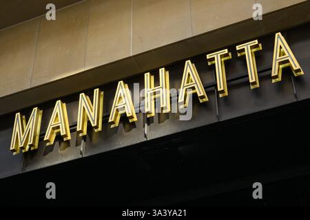 Exterior and signage of Manahatta, a New York-inspired cocktail bar and restaurant on Rose Street, Edinburgh, Scotland, UK Stock Photo