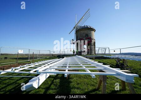 Specialist engineers install new sails on the 17th-century Chesterton Windmill in Warwickshire. Picture date: Tuesday March 18, 2025. Stock Photo