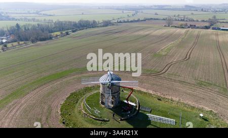 Specialist engineers install new sails on the 17th-century Chesterton Windmill in Warwickshire. Picture date: Wednesday March 19, 2025. Stock Photo