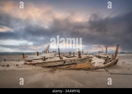 Shipwreck at Crow Point on the southerly end of Saunton Sands in North Devon Stock Photo
