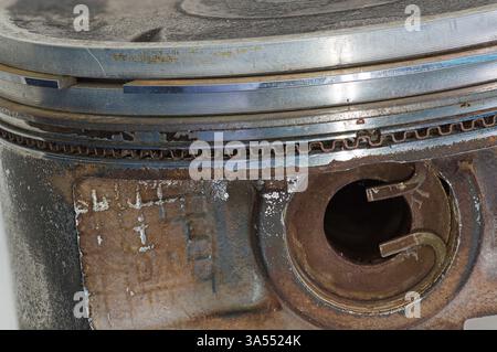 Internal combustion 4-stroke gasoline engine, piston cross section ...
