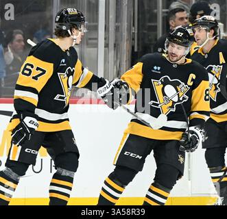 Pittsburgh Penguins' Sidney Crosby, right, and New York Rangers