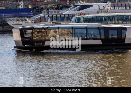 Moscow, Russia. 9th of March, 2025. A Russian electric commuter boat 'Sinichka' sails on the Moskva River in front of embakment in Moscow, Russia, 25 October 2023. Vessels, built by Russian shipyard 'Emperium', are the first units of a planned fleet of 20 that serve the capital city and other nearby communities Stock Photo