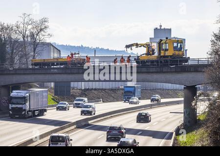 Track construction work by Deutsche Bahn AG. Construction train and workers on a bridge over the federal road 10 in Untertuerkheim. Stuttgart, Baden-W Stock Photo