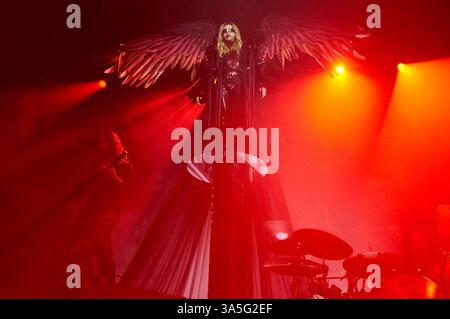 Tom Kaulitz, Bill Kaulitz und Gustav Schäfer von Tokio Hotel live bei einem Konzert von 