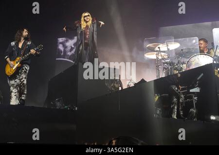 Tom Kaulitz, Bill Kaulitz und Gustav Schäfer von Tokio Hotel live bei einem Konzert von 