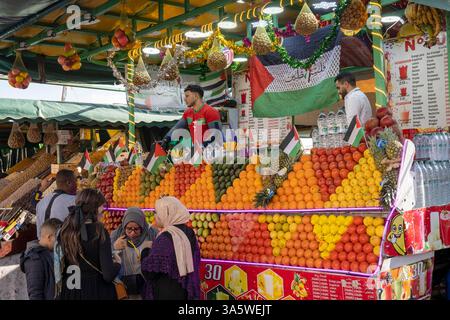 Afrika, Marokko, Marrakech, Jemaa el-Fnaa, Stand für Fruchtsäfte Stock Photo