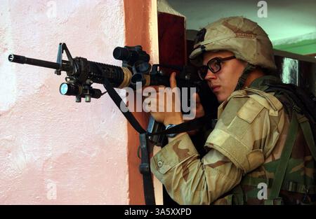 Nov 08, 2004; Fallujah, Iraq; U.S. Army soldiers are poised to enter a ...