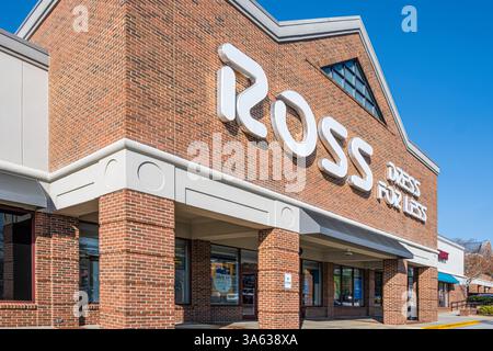 ross dress for less redding california A Ross Dress for Less store in Modesto California USA Stock Photo