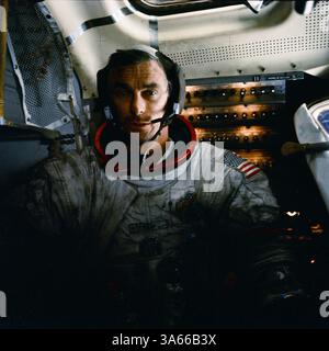 (12 Dec. 1972) --- Astronaut Eugene A. Cernan, Apollo 17 commander, is ...