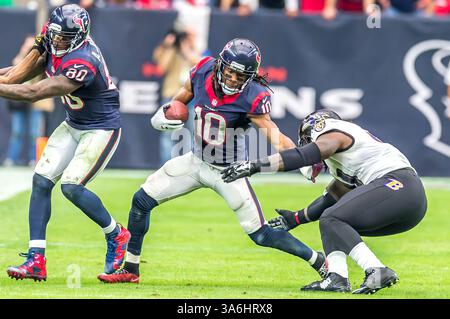 Baltimore Ravens wide receiver DeAndre Hopkins (10) celebrates his ...