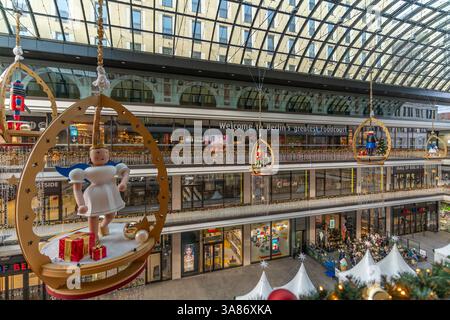 View of interior of the Mall of Berlin at Christmas, Mitte, Berlin, Germany Stock Photo