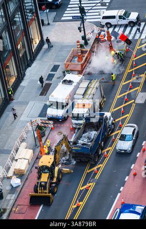 City maintenance workers repair steam pipe at the corner of E. 34th St. in Madison Avenue, 2025, New York City, USA Stock Photo