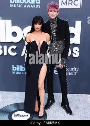 Las Vegas, United States. 28th Mar, 2025. (FILE) Megan Fox and Machine Gun Kelly welcome baby girl on Thursday, March 27, 2025. LAS VEGAS, NEVADA, USA - MAY 15: American actress Megan Fox wearing a David Koma dress and a Loree Rodkin ring and boyfriend/American rapper and singer-songwriter Machine Gun Kelly (Colson Baker) arrive at the 2022 Billboard Music Awards held at the MGM Grand Garden Arena on May 15, 2022 in Las Vegas, Nevada, United States. (Photo by Xavier Collin/Image Press Agency) Credit: Image Press Agency/Ģ����ý Live News Stock Photo