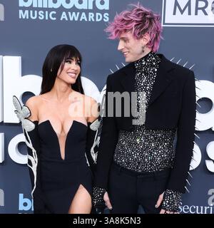 Las Vegas, United States. 28th Mar, 2025. (FILE) Megan Fox and Machine Gun Kelly welcome baby girl on Thursday, March 27, 2025. LAS VEGAS, NEVADA, USA - MAY 15: American actress Megan Fox wearing a David Koma dress and a Loree Rodkin ring and boyfriend/American rapper and singer-songwriter Machine Gun Kelly (Colson Baker) arrive at the 2022 Billboard Music Awards held at the MGM Grand Garden Arena on May 15, 2022 in Las Vegas, Nevada, United States. (Photo by Xavier Collin/Image Press Agency) Credit: Image Press Agency/Ģ����ý Live News Stock Photo