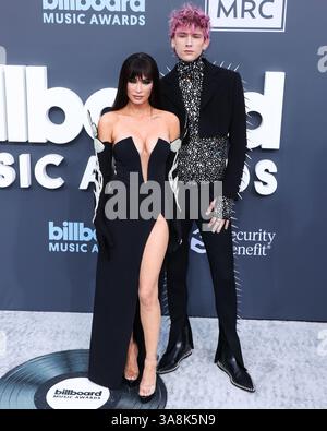 Las Vegas, United States. 28th Mar, 2025. (FILE) Megan Fox and Machine Gun Kelly welcome baby girl on Thursday, March 27, 2025. LAS VEGAS, NEVADA, USA - MAY 15: American actress Megan Fox wearing a David Koma dress and a Loree Rodkin ring and boyfriend/American rapper and singer-songwriter Machine Gun Kelly (Colson Baker) arrive at the 2022 Billboard Music Awards held at the MGM Grand Garden Arena on May 15, 2022 in Las Vegas, Nevada, United States. (Photo by Xavier Collin/Image Press Agency) Credit: Image Press Agency/Ģ����ý Live News Stock Photo