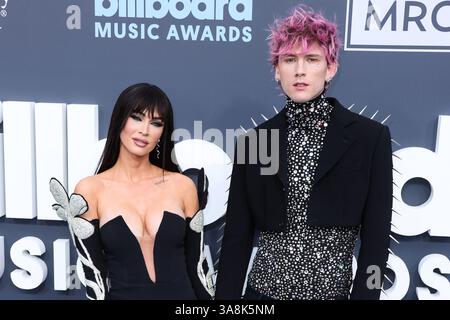 Las Vegas, United States. 28th Mar, 2025. (FILE) Megan Fox and Machine Gun Kelly welcome baby girl on Thursday, March 27, 2025. LAS VEGAS, NEVADA, USA - MAY 15: American actress Megan Fox wearing a David Koma dress and a Loree Rodkin ring and boyfriend/American rapper and singer-songwriter Machine Gun Kelly (Colson Baker) arrive at the 2022 Billboard Music Awards held at the MGM Grand Garden Arena on May 15, 2022 in Las Vegas, Nevada, United States. (Photo by Xavier Collin/Image Press Agency) Credit: Image Press Agency/Ģ����ý Live News Stock Photo