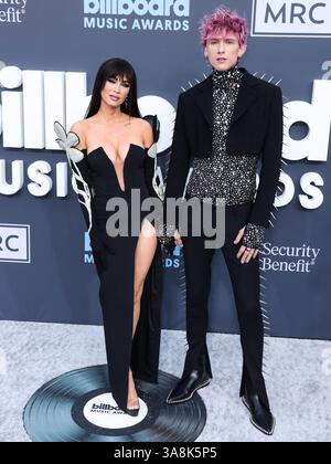Las Vegas, United States. 28th Mar, 2025. (FILE) Megan Fox and Machine Gun Kelly welcome baby girl on Thursday, March 27, 2025. LAS VEGAS, NEVADA, USA - MAY 15: American actress Megan Fox wearing a David Koma dress and a Loree Rodkin ring and boyfriend/American rapper and singer-songwriter Machine Gun Kelly (Colson Baker) arrive at the 2022 Billboard Music Awards held at the MGM Grand Garden Arena on May 15, 2022 in Las Vegas, Nevada, United States. (Photo by Xavier Collin/Image Press Agency) Credit: Image Press Agency/Ģ����ý Live News Stock Photo