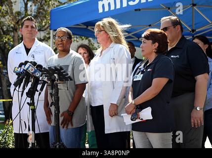 September 14, 2017 - Hollywood, FL, USA - Vendetta Craig, who had left her 87-year-old mother Edna Jefferson in the care of the Rehabilitation Center of Hollywood Hills, speaks during a news conference flanked by, from left, Dr. Randy Katz, Medical Director, Emergency Services, Judy Frum, RN, Chief Nursing Officer, and Tracy Meltzer, director of nursing. The news conference took place a day after eight people died at the nursing home, as a criminal investigation by local agencies continued into how the rehab center allowed patients to stay without a working air conditioning system during the p Stock Photo