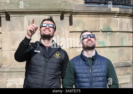 Birmingham City Centre, 29th March 2025: People observed the partial solar eclipse above the skies of Birmingham city centre on Saturday morning giving a rare and beautiful view of the eclipse. They used special eclipse glasses and telescopes with solar filters to get a rare glimpse of the solar event. Credit: British News and Media/Ģ����ý Live News Stock Photo