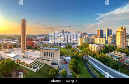 Kansas City, Missouri, USA downtown city skyline at twilight. Stock Photo
