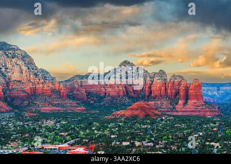 Sedona, Arizona, USA downtown cityscape and mountains. Stock Photo