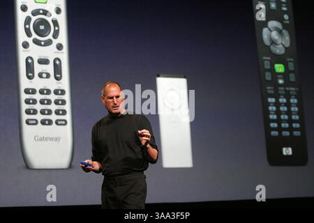 Oct 12, 2005; San Jose, CA, USA; Apple computer CEO STEVE JOBS unveils a remote control with the new iMac G5 in San Jose, California. (Credit Image: © Krista Kennell/ZUMAPRESS.com) Stock Photo