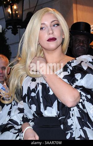 lady-gaga-leaving-the-ritz-carlton-in-ne