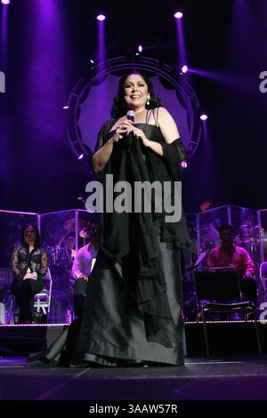 MIAMI, FLORIDA - MARCH 11: Isabel Pantoja and Juan Gabriel perform in