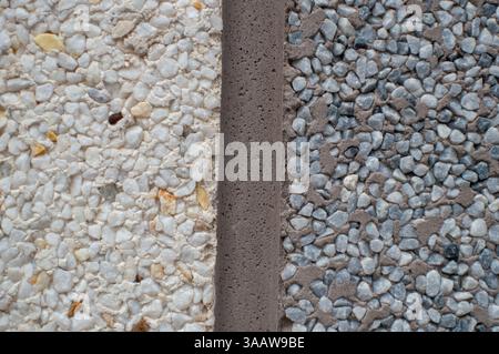 Título (Title) Exposed aggregate concrete texture comparison with light and dark stone surfaces. Stock Photo
