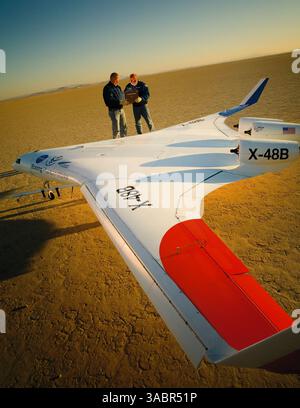 Jul 26, 2007 - Edwards, CA, USA - The innovative Boeing Blended Wing ...