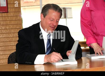 Oct 12, 2007 - Oslo, Norway - Climate change campaigner Al Gore and the UN's Intergovernmental Panel on Climate Change have been jointly awarded the Nobel Peace Prize. The committee said they had been chosen for 'their efforts to build up and disseminate greater knowledge about man-made climate change'. Mr Gore was US vice-president under Bill Clinton and has since devoted his efforts to environmental campaigning. The UN's panel of 3,000 scientists is the top authority on global warming. PICTURED: Jun 08, 2006; Los Angeles, CA, USA; Former Vice President AL GORE during his booksigning for his Stock Photo