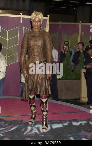 August 29, 2002. New York City .Singer Mary J. Blige arrives at the MTV Video Music Awards at Radio City Music Hall in New York City  (Credit Image: © Sharkpixs/ZUMA Press) Stock Photo