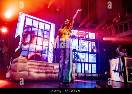 amsterdam-roxy-dekker-during-a-performance-at-the-ziggo-dome-ramon