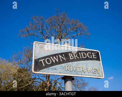 Town Bridge Sign, River Wey, Godalming, Surrey, England, UK, GB. Stock Photo