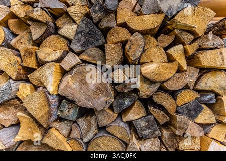stacked wood logs creating a rustic and natural display perfect for firewood storage woodworking projects or cabin decor a symbol of warmth and sustai Stock Photo