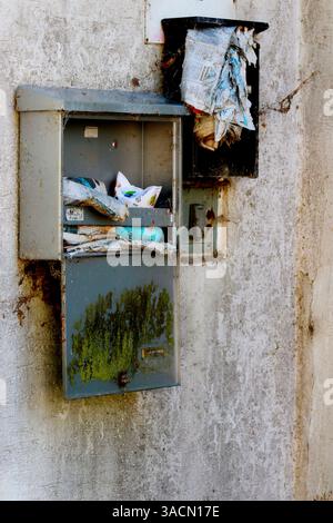 Full Post Mail Mailboxes Advertising Newspapers Messy mailbox mailing ...