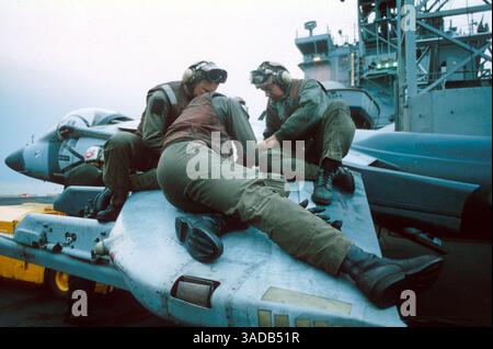 Jan 17, 1991; Persian Gulf, Saudi Arabia; US Marines load bombs onto F-15..  (Credit Image: Gary Kieffer/ZUMAPRESS.com) Stock Photo