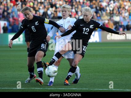 Feb. 11, 2012 - Frisco, TX, USA - USA midfielder Lori Lindsey (16) attempts to pass the ball between New Zealand players Rebecca Smith (6) and Betsy Hassett (12) during a friendly match at FC Dallas Stadium in Frisco, Texas, Saturday, February 11, 2012. The USA defeated New Zealand, 2-1. (Credit Image: © Michael Prengler/Fort Worth Star-Telegram/MCT/ZUMAPRESS.com) Stock Photo