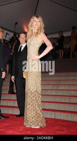 Taylor Swift arriving at the Costume Institute Benefit Met Gala celebrating the opening of the Charles James, Beyond Fashion Exhibition and the new Anna Wintour Costume Center. The Metropolitan Museum of Art, Taylor Swift arriving at the Costume Institute Benefit Met Gala celebrating the opening of the Charles James, Beyond Fashion Exhibition and the new Anna Wintour Costume Center. The Metropolitan Museum of Art,