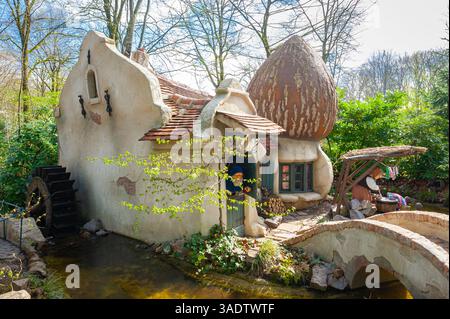Scenic view of gnomes at a mushroom house in the Gnome Village in amusement and fairytale park "Efteling" near Kaatsheuvel, The Netherlands. Stock Photo