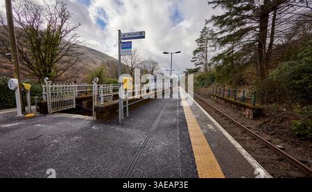 Arrochar, Argyll and Bute, Scotland, UK. 28th Feb 2025. With way out sign and access stairs, a view looking south west from the platform on Arrochar a Stock Photo