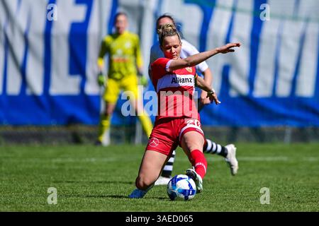 Jana Beuschlein (Stuttgart, 20) am Ball, 06.04.2025, München (Deutschland), Fussball, Frauen Regionalliga Süd, FFC Wacker München - VfB Stuttgart Stock Photo
