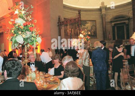 Guests enjoy dinner in the rotunda of the newly renorvated National Archives Building in Washington, DC on Wednesday, September 17, 2003. (Credit Image: The Washington Times/ZUMAPRESS.com) Stock Photo