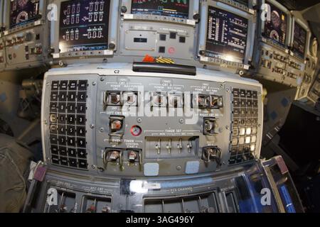 Space shuttle atlantis interior hi-res stock photography and