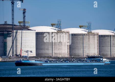 Construction of a 180,000 cubic meter LNG storage tank, it will be the ...
