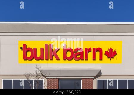 Georgina, Ontario, Canada - April 22, 2018: Bulk Barn store sign on the wall. Bulk Barn Foods Limited is Canada's largest bulk foods retailer Stock Photo